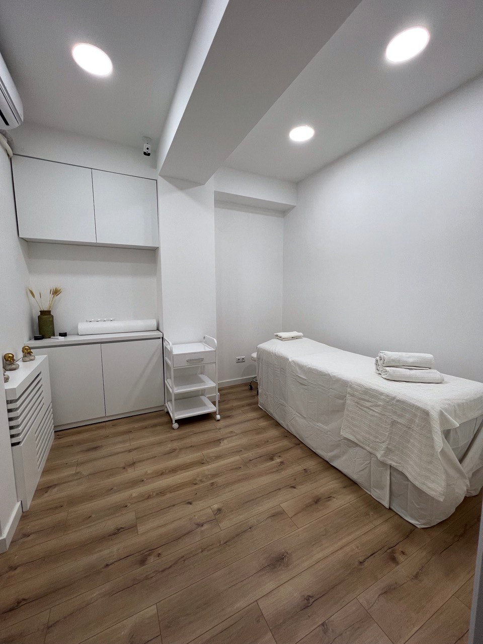Cosmetologist, dermatologists