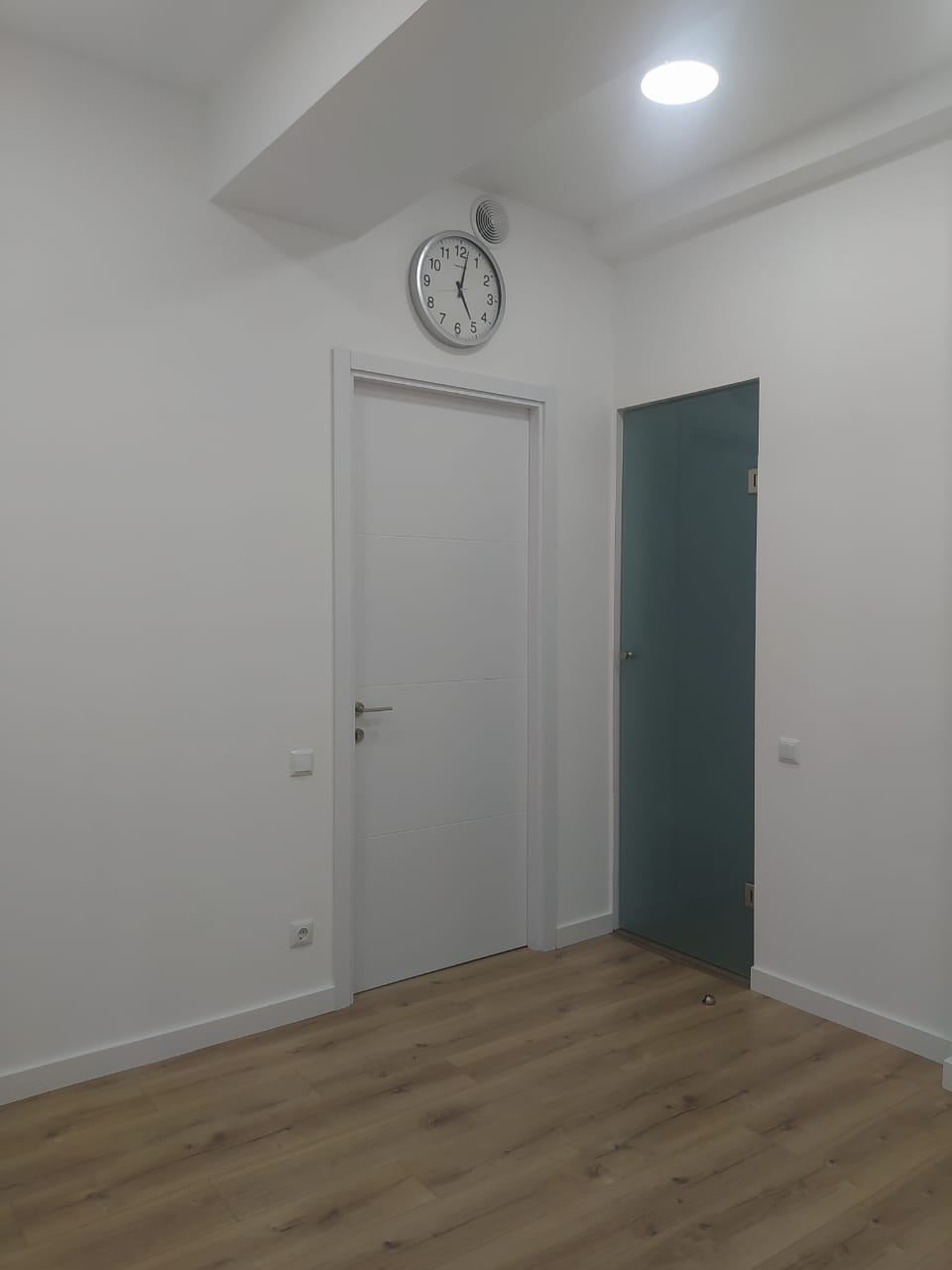 Cosmetologist, dermatologists